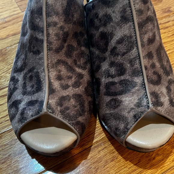 BOUTIQUE BY CORKYS ANIMAL PRINT WEDGES PREOWNED SIZE 7 - Picture 10 of 14
